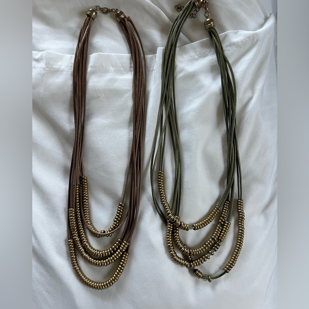 4 necklaces 10$